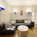 4 Bed Riverside Apt